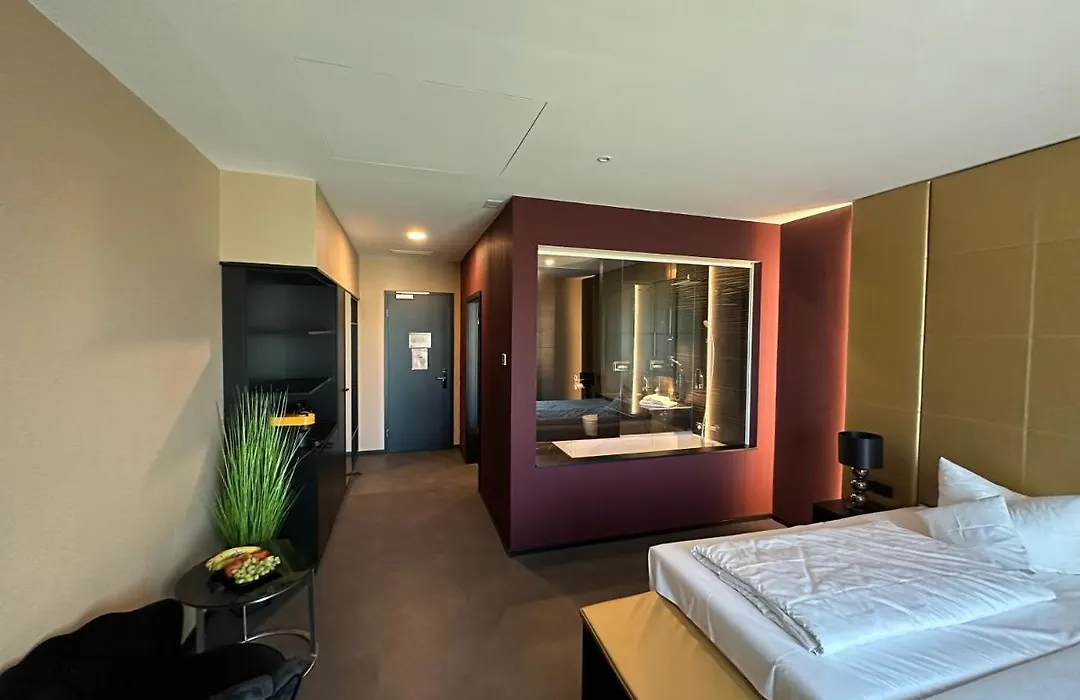 Primetime Hotel-1