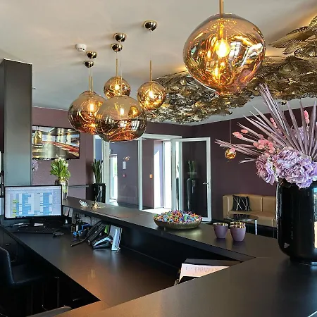 Primetime Hotel-2